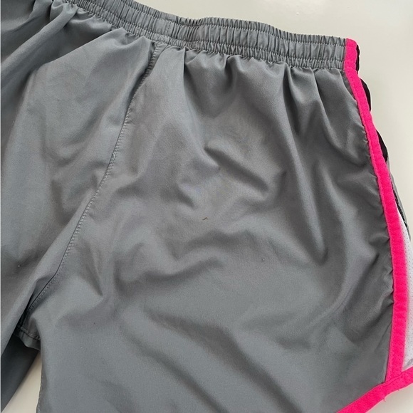 Nike Dri-Fit Girl's Gray Hot Pink Athletic Running Shorts Size Large - Picture 4 of 6